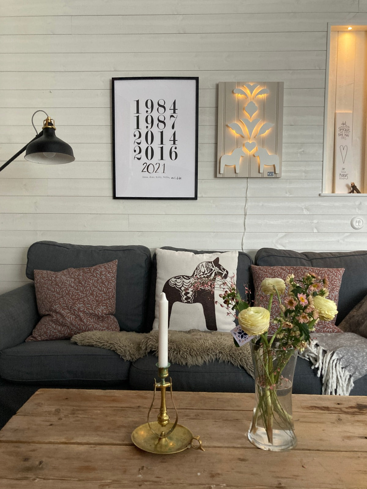 Vit på Leksandsgreige bakgrund