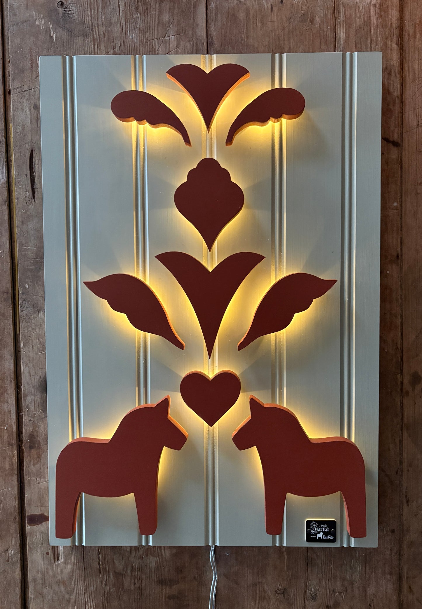 Rältaröd på Beige-grå-grön bakgrund