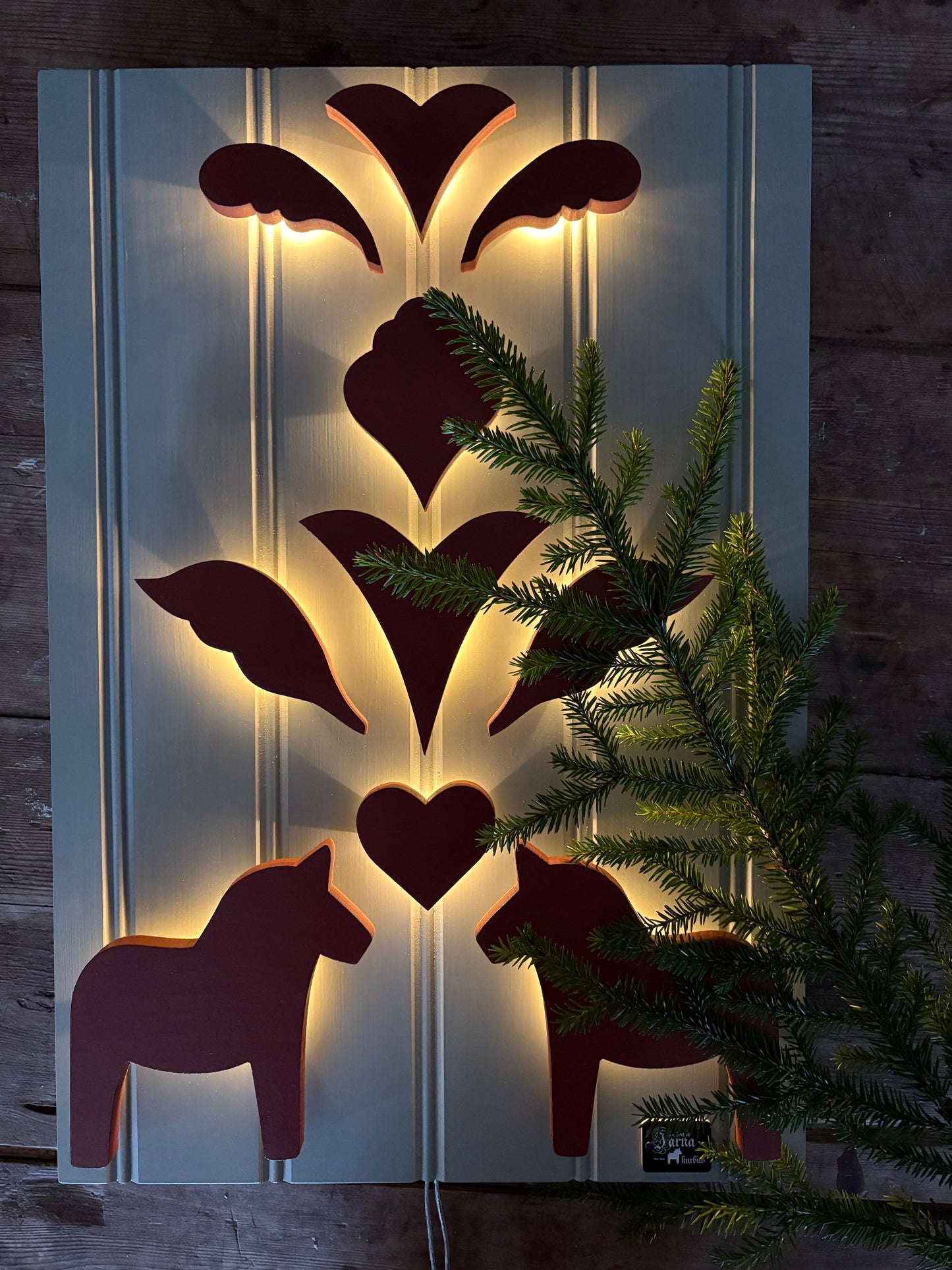 Rältaröd på Beige-grå-grön bakgrund